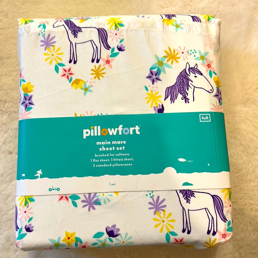 NWT pillowfort unicorn full sheet set!